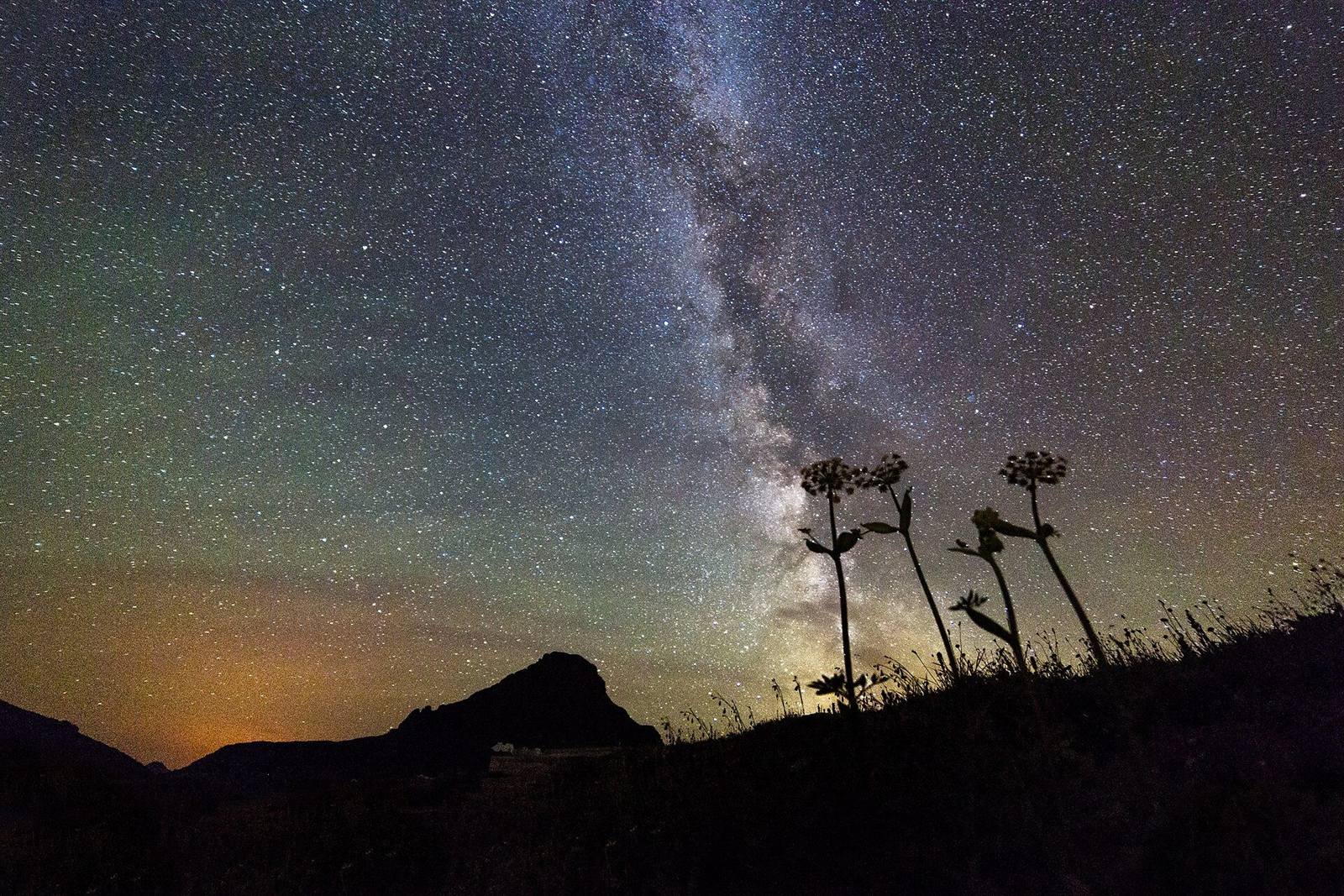 天の川が流れる、満天の星空