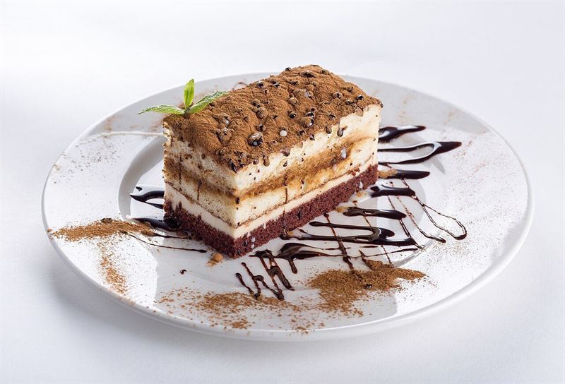 チョコレートソースを添えたガトーショコラ